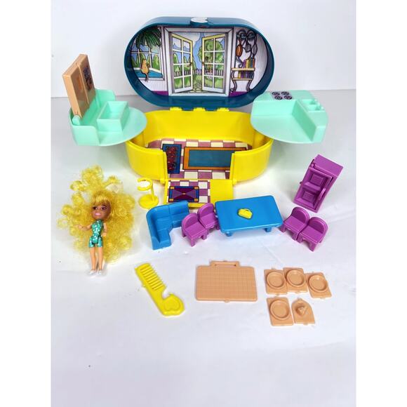 1993 VTG Caboodles Kitchen Portable Playset with Doll Toy Biz 18 Pcs. - Picture 1 of 6